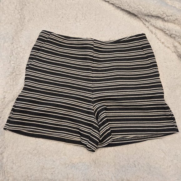 Kenar Womens Shorts BLACK WHITE Geometric Print Mid Rise Chino-Side Zip-Size 10 - Picture 3 of 8